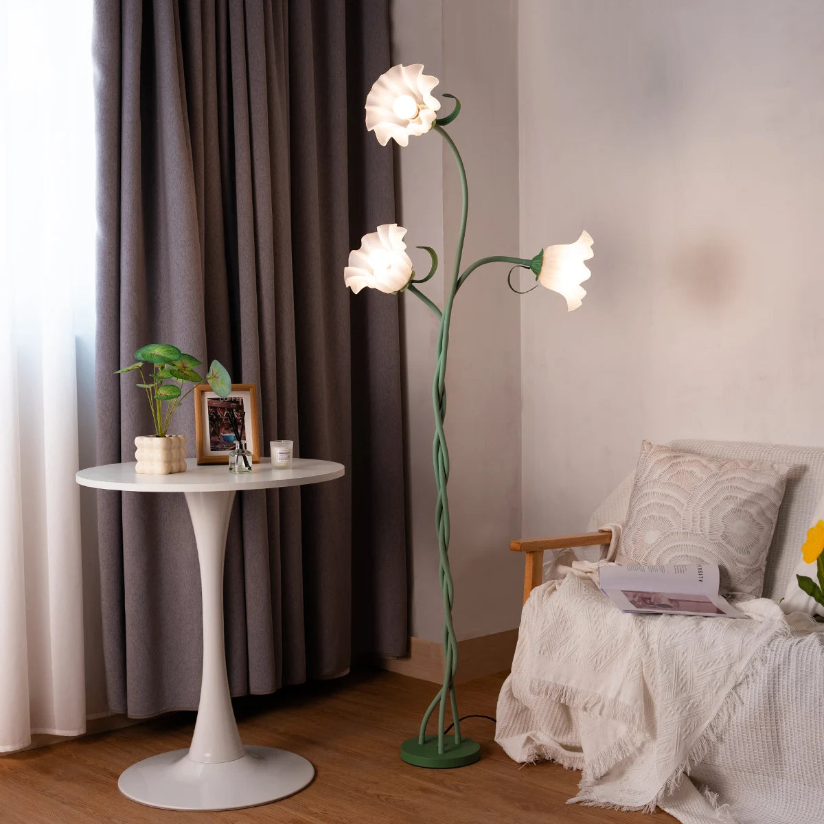 Retro 3-Head Flower Floor Lamp, Contains Bulb, 3-Color Dimmable, with Flexible Neck