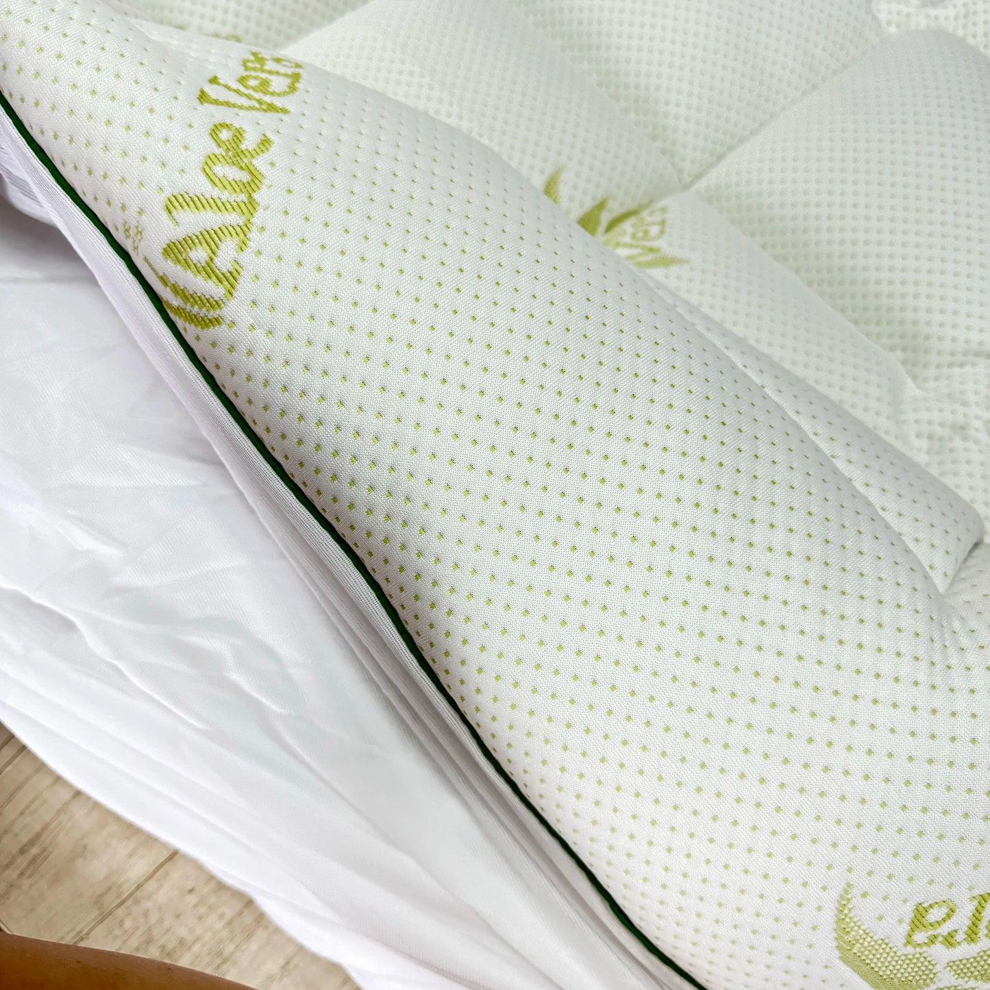 Ultra Soft Mattress Topper Aloe Pillow Top Quilted Fitted Mattress Cover